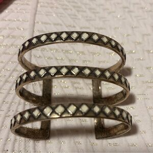 Lucky Brands Elegant Gold and white bracelet Cuff